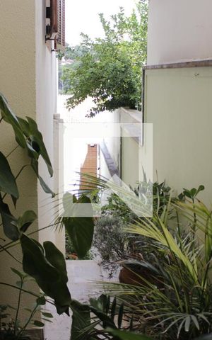 Casa à venda com 356m², 4 quartos e 4 vagasÁrea Externa - Corredor de Acesso