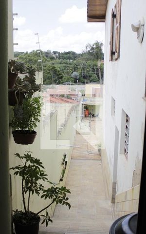 Casa à venda com 356m², 4 quartos e 4 vagasSaída da Área de Serviço