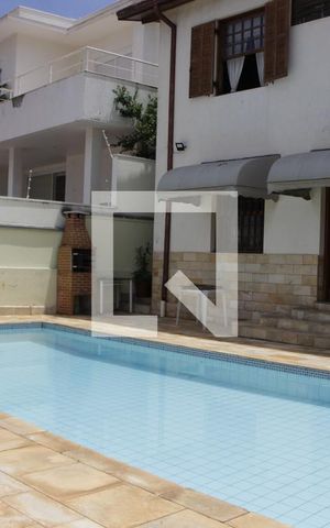 Casa à venda com 356m², 4 quartos e 4 vagasÁrea comum - Piscina