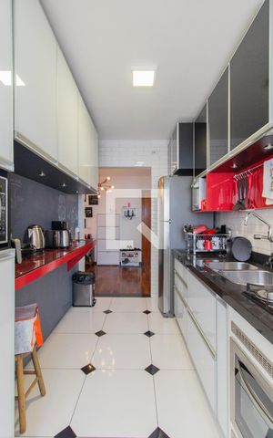 Apartamento à venda com 97m², 2 quartos e 1 vaga Apartamento à venda com 97m², 2 quartos e 1 vagaCozinha e Área de Serviço