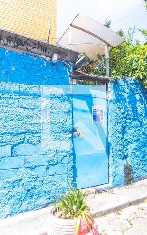 Casa à venda com 250m², 2 quartos e sem vaga Casa à venda com 250m², 2 quartos e sem vagaFachada