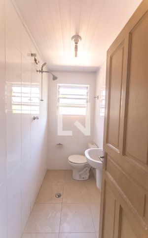 Casa à venda com 250m², 2 quartos e sem vaga Casa à venda com 250m², 2 quartos e sem vagaBanheiro social