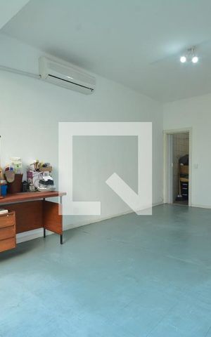Apartamento à venda com 40m², 1 quarto e sem vagaSala/Quarto