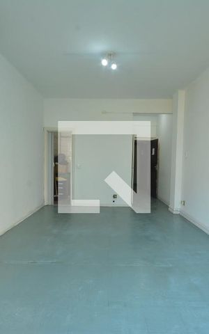 Apartamento à venda com 40m², 1 quarto e sem vagaSala/Quarto