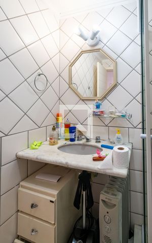 Casa de condomínio à venda com 139m², 3 quartos e 1 vaga Casa de condomínio à venda com 139m², 3 quartos e 1 vagaBanheiro Corredor