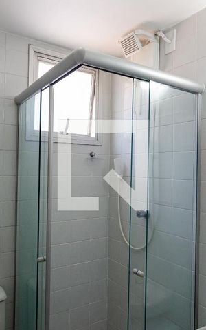 Apartamento à venda com 44m², 2 quartos e 1 vaga Apartamento à venda com 44m², 2 quartos e 1 vagaBanheiro Social