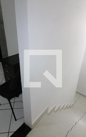 Casa para alugar com 60m², 1 quarto e sem vagaEscada