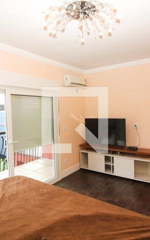Casa à venda com 438m², 3 quartos e 3 vagas Casa à venda com 438m², 3 quartos e 3 vagasSuíte 1