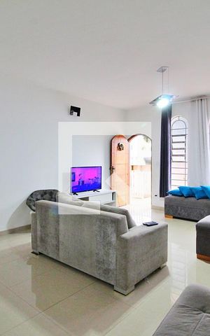 Casa à venda com 168m², 3 quartos e 8 vagasSala