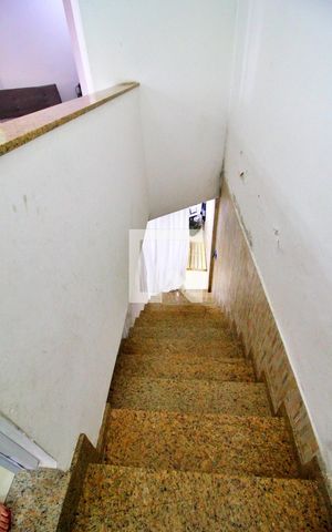 Casa à venda com 168m², 3 quartos e 8 vagasEscada