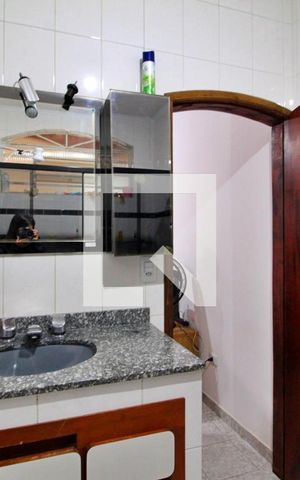 Casa à venda com 168m², 3 quartos e 8 vagasBanheiro da Suíte 1
