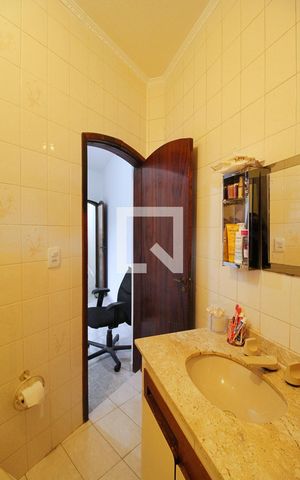 Casa à venda com 168m², 3 quartos e 8 vagasBanheiro da Suíte 3