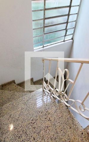 Casa à venda com 168m², 3 quartos e 8 vagasEscada