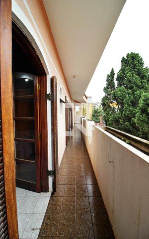 Casa à venda com 168m², 3 quartos e 8 vagasVaranda