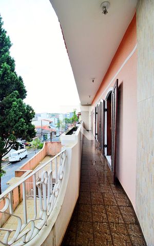 Casa à venda com 168m², 3 quartos e 8 vagasVaranda