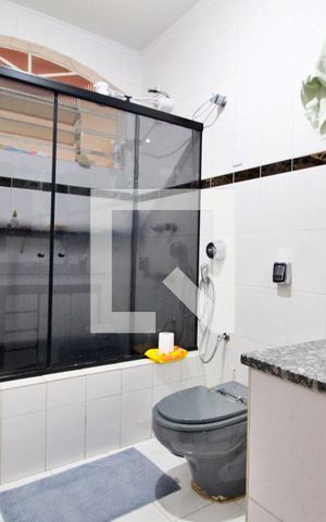 Casa à venda com 168m², 3 quartos e 8 vagasBanheiro da Suíte 1
