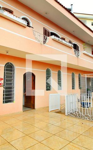 Casa à venda com 168m², 3 quartos e 8 vagasQuintal