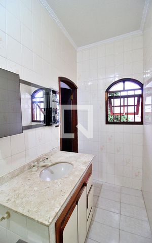 Casa à venda com 168m², 3 quartos e 8 vagasBanheiro da Suíte 2