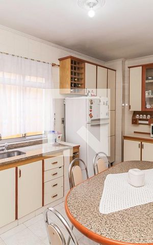 Casa à venda com 200m², 3 quartos e 3 vagas Casa à venda com 200m², 3 quartos e 3 vagasCozinha
