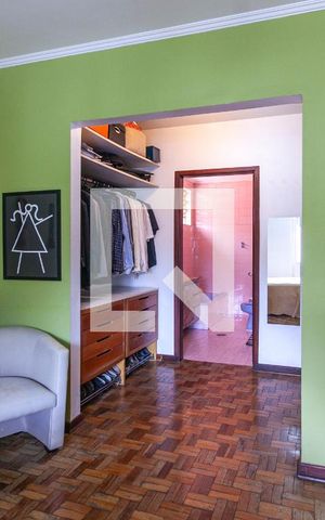 Casa à venda com 360m², 3 quartos e 4 vagas Casa à venda com 360m², 3 quartos e 4 vagasCloset do quarto 1