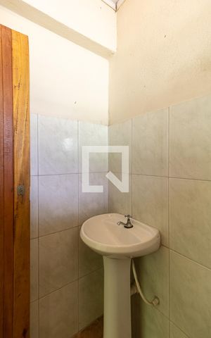 Casa à venda com 267m², 2 quartos e 2 vagas Casa à venda com 267m², 2 quartos e 2 vagasBanheiro de Serviço