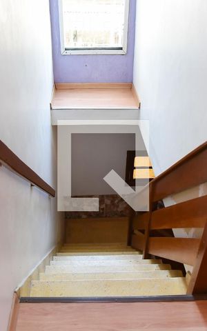 Casa para alugar com 206m², 3 quartos e 1 vaga Casa para alugar com 206m², 3 quartos e 1 vagaEscada