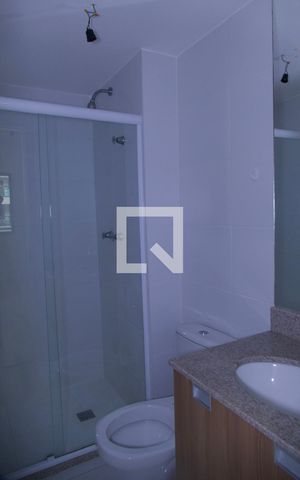 Apartamento à venda com 70m², 2 quartos e 1 vaga Apartamento à venda com 70m², 2 quartos e 1 vagaBanheiro social