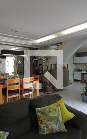 Casa à venda com 110m², 3 quartos e 2 vagasSala