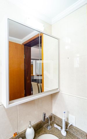 Apartamento à venda com 51m², 2 quartos e 1 vaga Apartamento à venda com 51m², 2 quartos e 1 vagaBanheiro Social