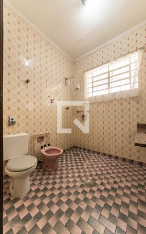 Casa à venda com 210m², 3 quartos e 3 vagas Casa à venda com 210m², 3 quartos e 3 vagasBanheiro