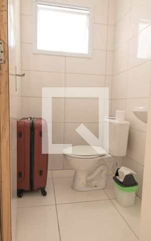 Casa de condomínio à venda com 52m², 2 quartos e 2 vagas Casa de condomínio à venda com 52m², 2 quartos e 2 vagasBanheiro