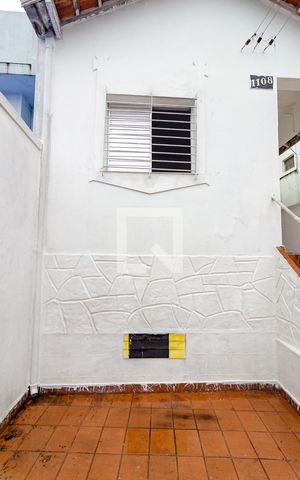 Casa para alugar com 70m², 1 quarto e 1 vaga Casa para alugar com 70m², 1 quarto e 1 vagaGaragem