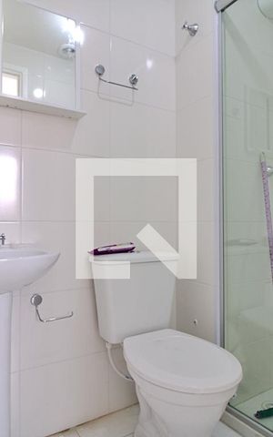 Apartamento para alugar com 24m², 1 quarto e sem vaga Apartamento para alugar com 24m², 1 quarto e sem vagaBanheiro da Suíte