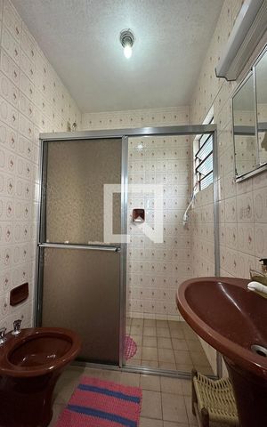 Casa à venda com 140m², 3 quartos e 2 vagasBanheiro