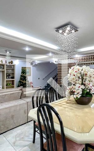 Casa à venda com 349m², 4 quartos e 3 vagas Casa à venda com 349m², 4 quartos e 3 vagasSala