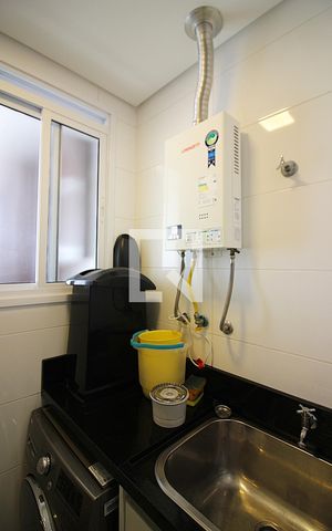 Apartamento à venda com 71m², 2 quartos e 2 vagasCozinha e Área de Serviço