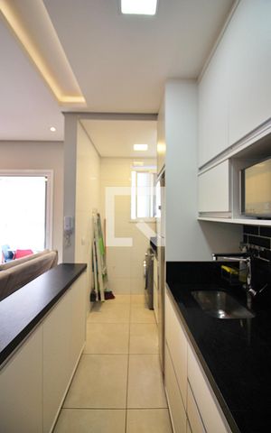 Apartamento à venda com 71m², 2 quartos e 2 vagasCozinha e Área de Serviço