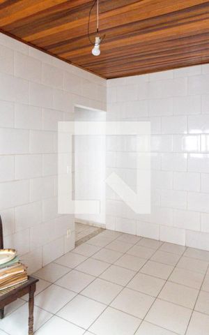Casa à venda com 240m², 2 quartos e 4 vagas Casa à venda com 240m², 2 quartos e 4 vagasCozinha