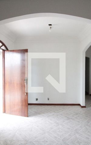 Casa à venda com 200m², 4 quartos e 4 vagasSala
