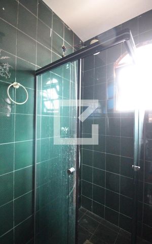 Casa à venda com 200m², 4 quartos e 4 vagasBanheiro do Quarto 1