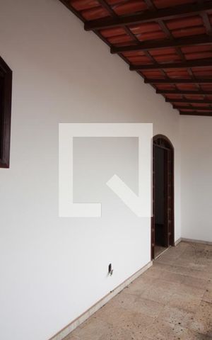 Casa à venda com 200m², 4 quartos e 4 vagasSacada