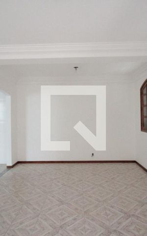 Casa à venda com 200m², 4 quartos e 4 vagasSala