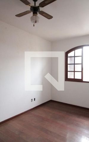 Casa à venda com 200m², 4 quartos e 4 vagasQuarto