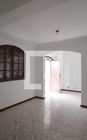 Casa à venda com 200m², 4 quartos e 4 vagasSala