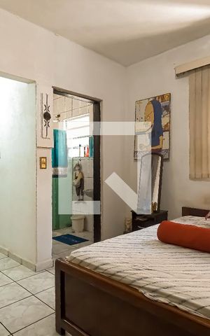 Casa à venda com 180m², 2 quartos e 2 vagas Casa à venda com 180m², 2 quartos e 2 vagasSuíte
