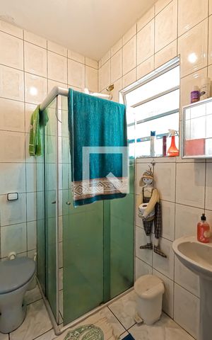 Casa à venda com 180m², 2 quartos e 2 vagas Casa à venda com 180m², 2 quartos e 2 vagasBanheiro da Suíte