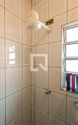 Casa à venda com 180m², 2 quartos e 2 vagas Casa à venda com 180m², 2 quartos e 2 vagasBanheiro da Suíte