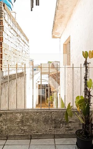Casa à venda com 180m², 2 quartos e 2 vagas Casa à venda com 180m², 2 quartos e 2 vagasVaranda do Quarto