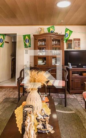 Casa à venda com 250m², 4 quartos e 3 vagas Casa à venda com 250m², 4 quartos e 3 vagasSalão de Festas