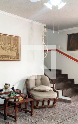 Casa à venda com 184m², 2 quartos e 4 vagas Casa à venda com 184m², 2 quartos e 4 vagasSala